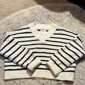 Abercrombie & Fitch Cream and Black Striped V-Neck Sweater XS